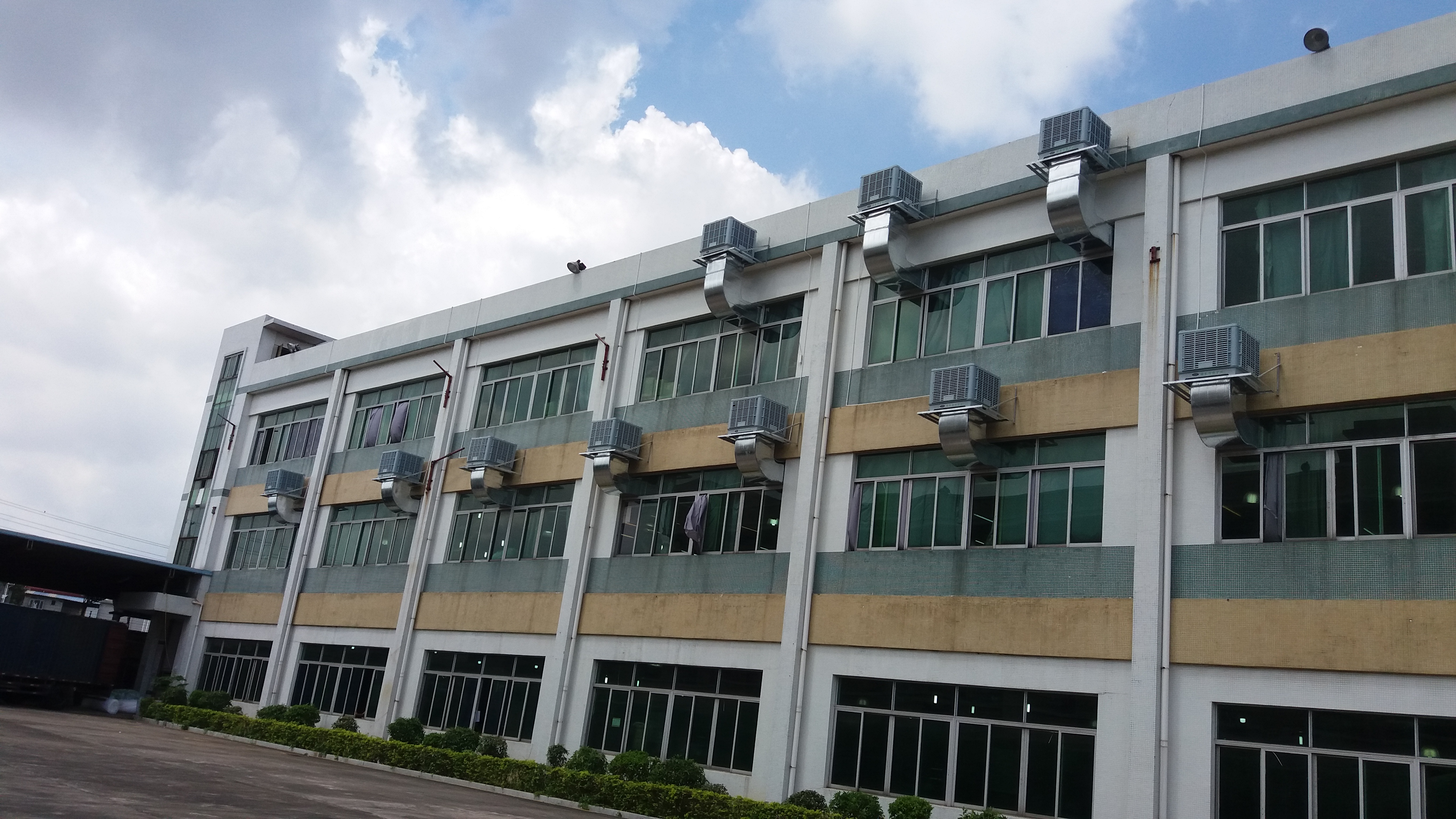 電鍍壓軸廠環(huán)?？照{(diào)降溫案例